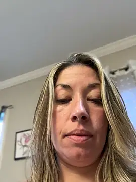 Chat +18 de MiraKisss ao vivo