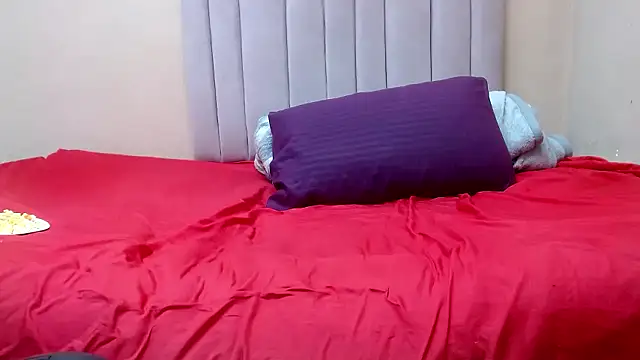 ThickDiva99 Adlı Modelin Canlı XXX Sohbeti