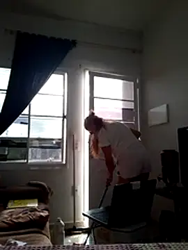 MILEIDE980 即時 XXX 聊天