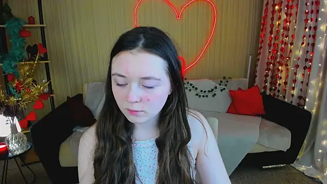 AlluringLookk Webcam-Show