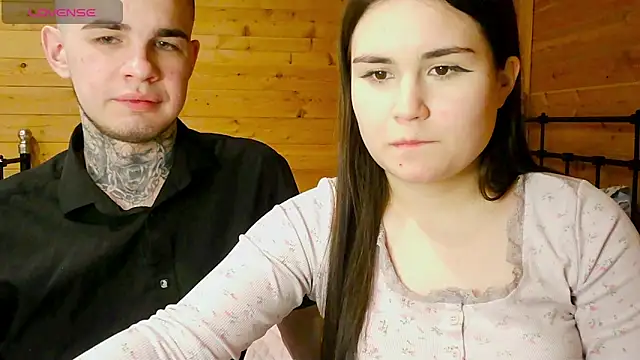 LucyMur élő XXX-chatje