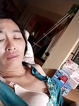 lris-Beauty77's Webcam Show