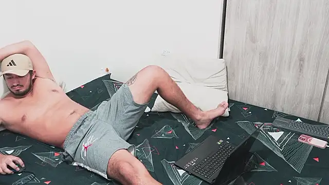 bonyclyde2203 live XXX chat