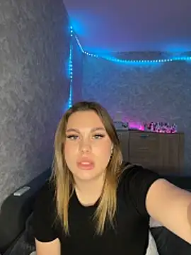 Evaaa_Babiesss Adlı Modelin Canlı XXX Sohbeti