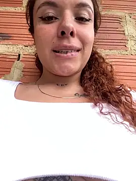 Jensen-Hally Adlı Modelin Canlı XXX Sohbeti