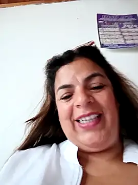 Mia-GlowのライブXXXチャット