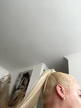 lanahot-77 élő XXX-chatje