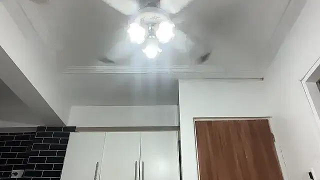 MUSCLEANGEL1's Webcam Show