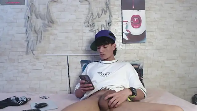 axel_milo_kairo_and_noa's Webcam Show