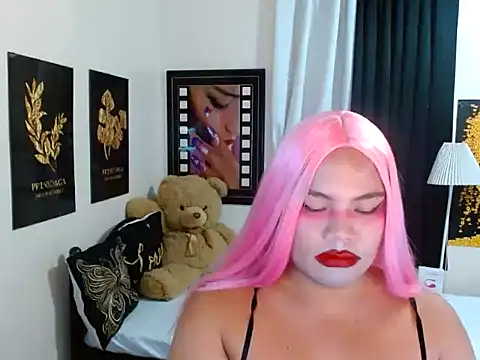 TSbrianaHugeCock élő XXX-chatje