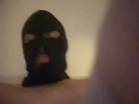 Nono-_-93: διαδικτυακό σόου στην κάμερα