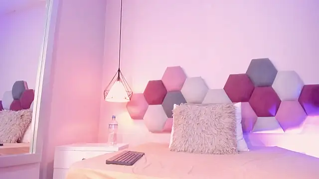 HannaaWells Adlı Modelin Canlı XXX Sohbeti