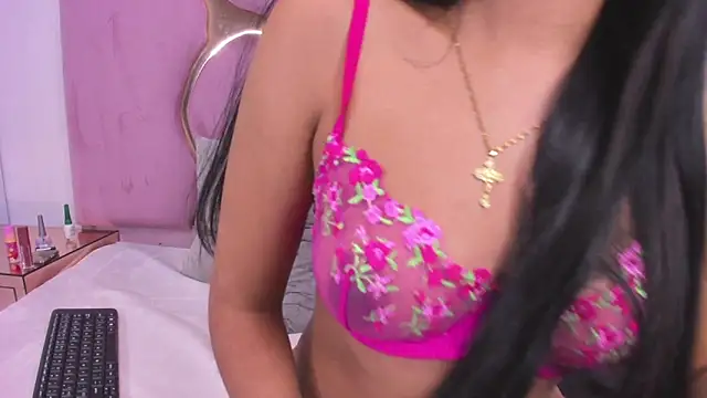 Aisha_Leenss élő XXX-chatje