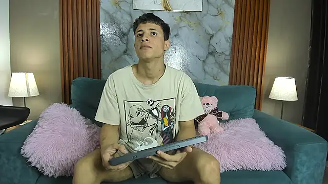 YOUNG_GUYS1n Live XXX chat