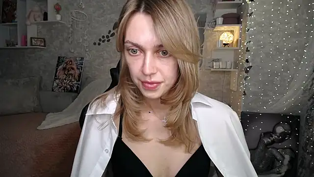 NickyAdamidi élő XXX-chatje