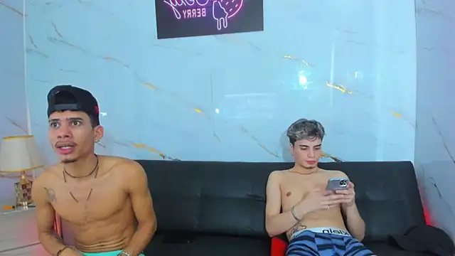 Alex_jeins_at 即時 XXX 聊天