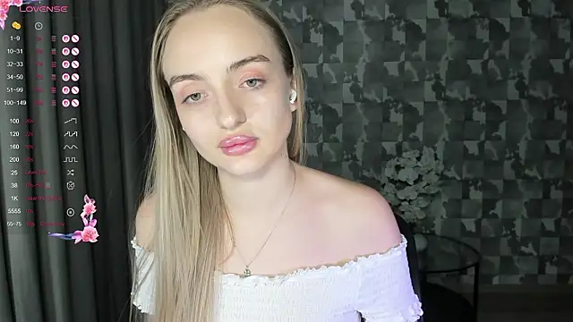 Chat +18 de A_delina ao vivo