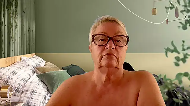 Mystery-Grandmother's Live XXX Chat