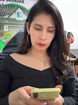 Alysson-- webcam show