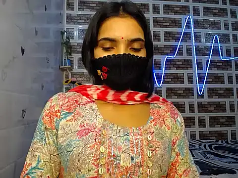 Tisya-24 Chat XXX in diretta