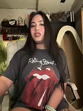 Show modela BigDominaMia na web-kameri