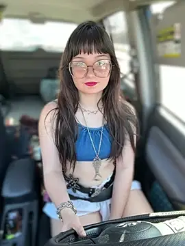 urpuppymoon's Live XXX Chat