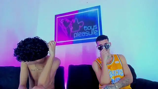 Pleasure_boys_hot's Webcam Show