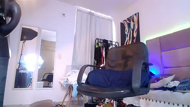 Онлайн чат XXX lizzy_squirt