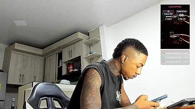 YeremiBrowmのライブXXXチャット