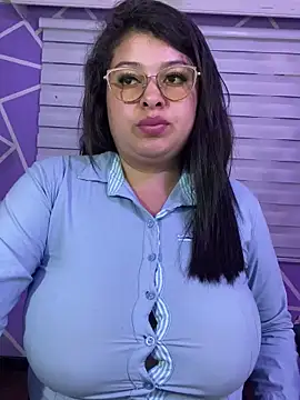 MiiaaJoness webcam show