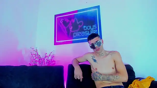 Pleasure_boys_hot Show Webcam