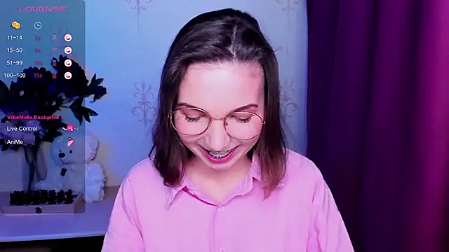 Chat XXX en directo de KindHazelHere_