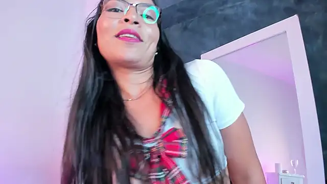 Chat XXX en directo de GingerMoon_