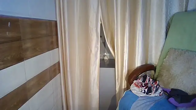 Show modela Yashika_Loves na web-kameri