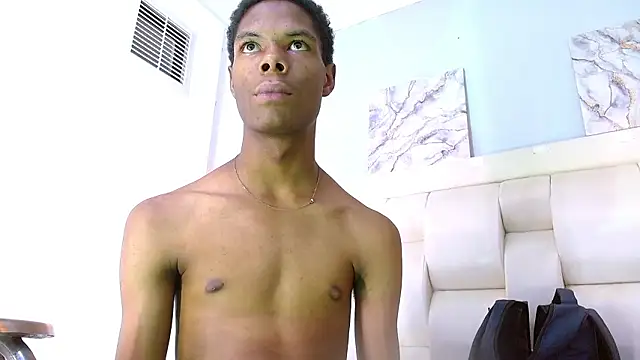 Show modela Santiago_Ortiz_ na web-kameri