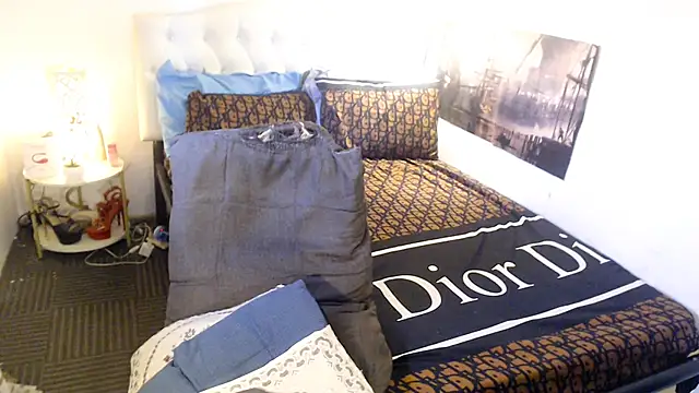 Show modela NinaDOM4CUM na web-kameri