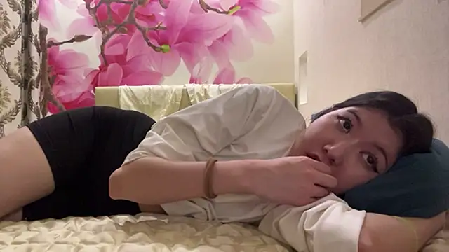 MaeRaads' Live XXX Chat