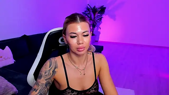 xPuka Adlı Modelin Canlı XXX Sohbeti