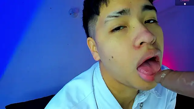 Alexmillers Live XXX Chat