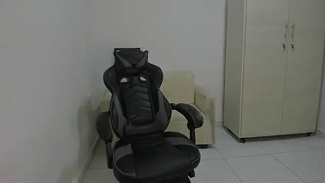 enzo_sloran: απευθείας συνομιλία ΧΧΧ