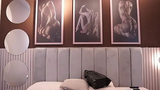 Chat +18 de Tayler_Kim ao vivo