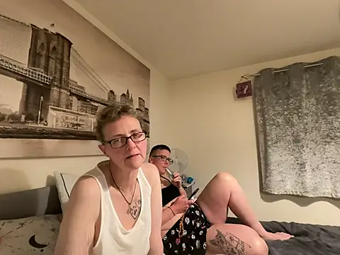 Curvy-Jinx's Webcam Show