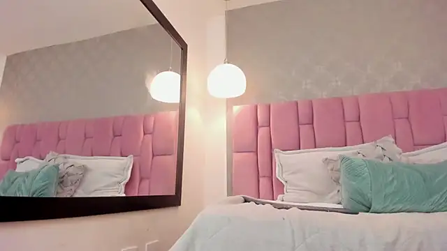 Naomi-Thompson: онлайн-секс-чат