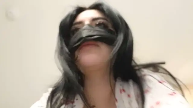 Chatroom XXX en direct de MiraHabibtek