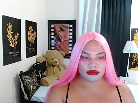 Pokazy przed kamerką – TSbrianaHugeCock