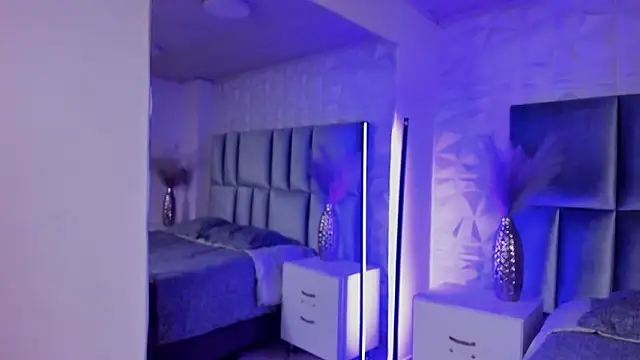 HollyPeach Chat XXX in diretta