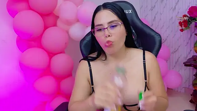 lararoberts_ Pertunjukan Webcam