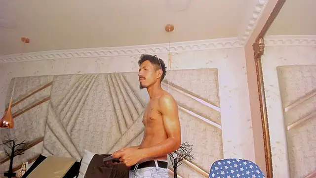 แชท XXX สดของ NoaahTylor