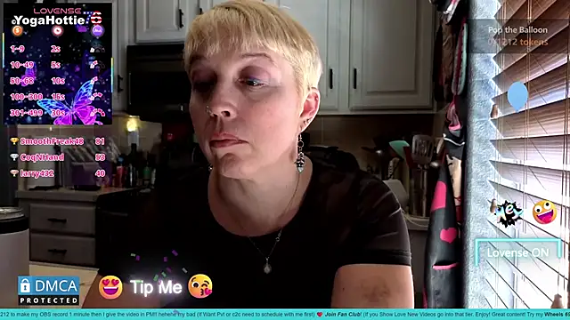 XXX chat uživo modela YogaHottie76