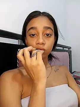 Pokazy przed kamerką – Zoe_Sweett18